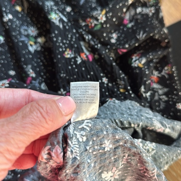 CJ Banks Peasant Blouse Womens 1X black/Floral smocked neckline Prairie crinkle - Picture 9 of 11